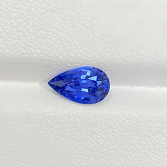 GUILD Certified Cornflower Blue Sapphire Close-up