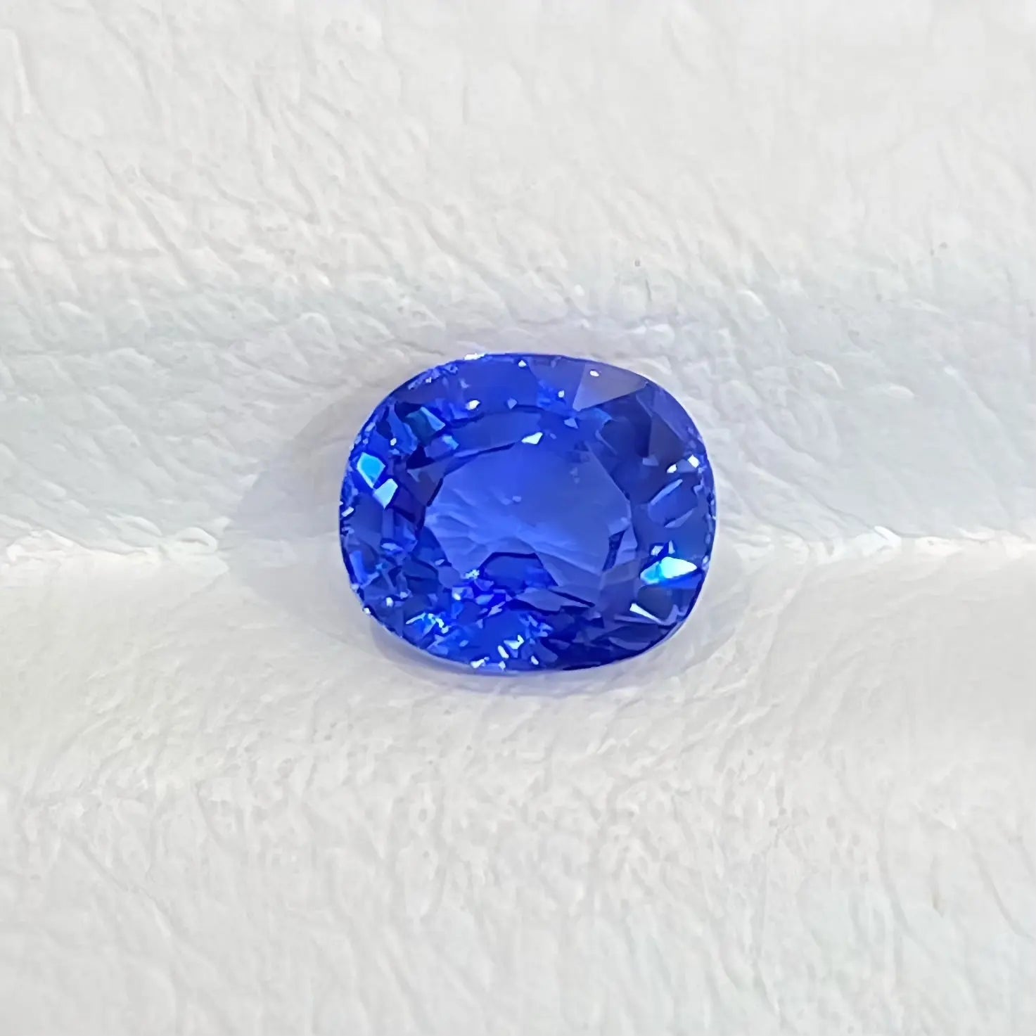 Vivid Cornflower Blue Sapphire Top View 